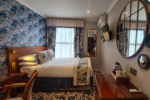 Petite-Double-Room-featured